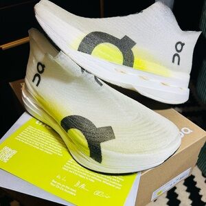 On Running cloudboom light spray size 10 men with box